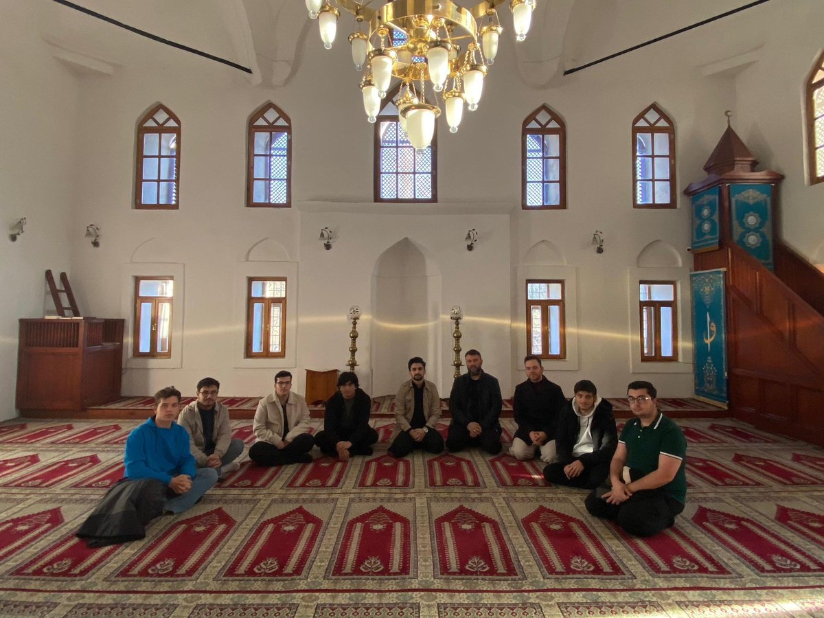 KarabukKYGM's tweet photo. 📍Bahaddin Gazi Yurdu

Manevi danışmanlarımızın koordinesinde gerçekleştirdiğimiz İnanç Atölyesi ile öğrencilerimizle bir araya geldik. https://t.co/QK1SE46fm8