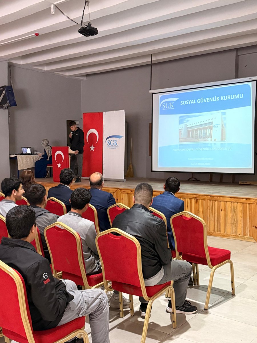 ardahanilmem's tweet photo. alınması gereken önlemler ve iş güvenliği kuralları ele alındı. Etkinliğe il millî eğitim müdür yardımcısı Sn. Akın KOÇ, SGK il müdürü Sn. Fahri Toprak VARGÜN ve okul müdürü Sn. Nesrin YÖRÜKOĞLU, öğretmen ve öğrenciler katıldı.

@tcmeb @Yusuf__Tekin @ArdahanValiligi @YUSUFUZANTI https://t.co/KPmTisedZp
