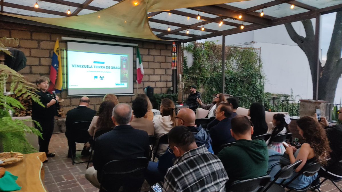 vente_mundo's tweet photo. ¡El ADN de la libertad está en la organización ciudadana! 🧬🇻🇪

El día de ayer vivimos un encuentro fundamental en la Ciudad de México 🇲🇽

El Comando Con Vzla México sigue firme de cara a la lucha por la transición a la democracia que encabeza @MariaCorinaYA https://t.co/zkjQhVbsHY