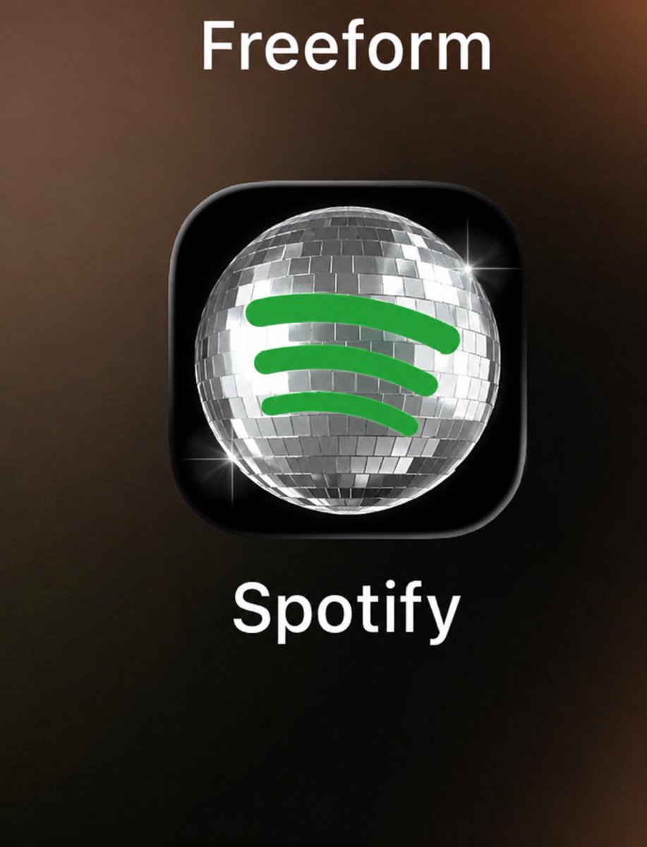pgs_vert1's tweet photo. @Spotify bravo pour les 20 ans… mais vous vous êtes un peu précipités 😭
L’ancien logo avait une vraie identité intemporelle.
La version “boule disco” aurait peut-être été plus iconique 👀 https://t.co/H83zrKVvPs