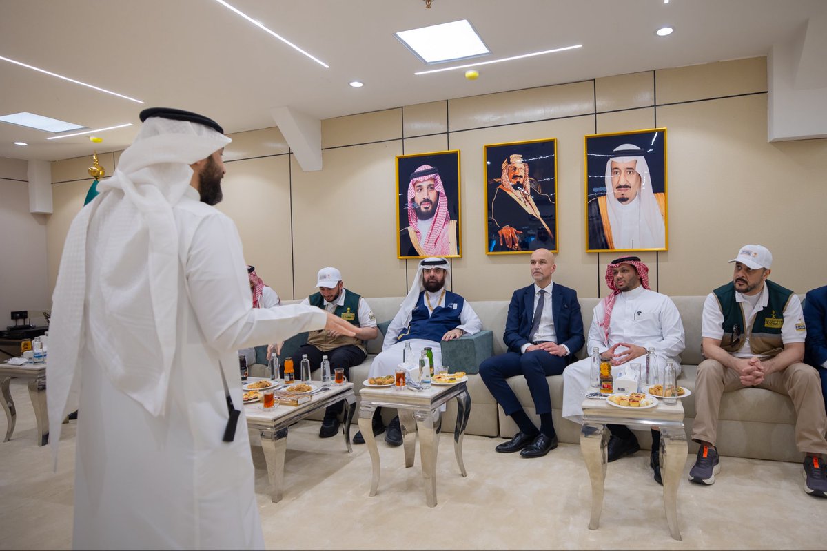 NEHAD___M's tweet photo. Déplacement à Mina pour échanger avec le ministère du Hadj et de la Omra sur les conditions d’accueil des 11000 pèlerins 🇫🇷 qui s’apprêtent à accomplir le hadj. Excellente organisation à tous les niveaux ! Un très grand 🙏aux autorités 🇸🇦. https://t.co/ddvnXQyARx