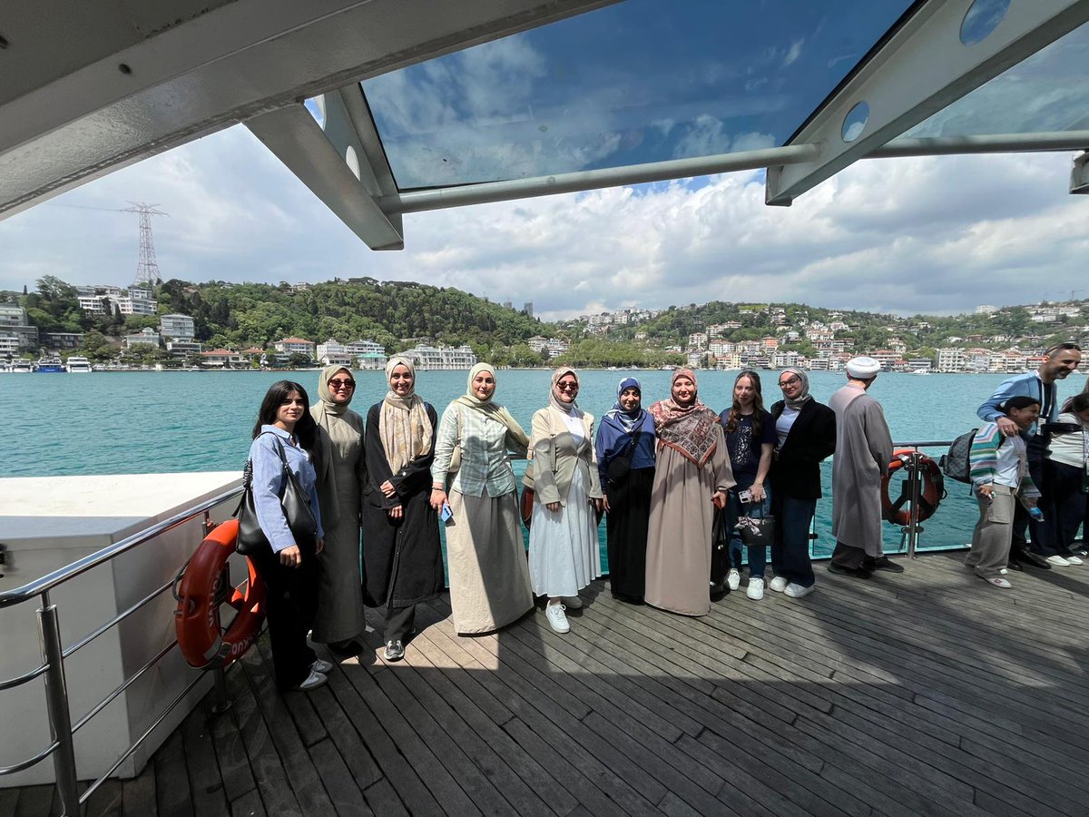 SakaryaKYGM's tweet photo. 📍İstanbul

Akyazı Yurdu öğrencilerimizle birlikte Vakıflar Bölge Müdürlüğü Valide Sultan Gemisi ile İstanbul Boğaz turu yaptık. Boğazın tarihi güzelliklerini yakından görme fırsatı bulduk.💫⛴️ https://t.co/e2s8UYjOt8