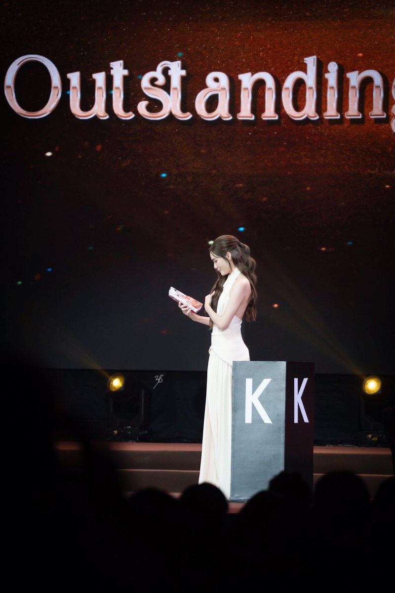 38 สามสิบแปด tweet media