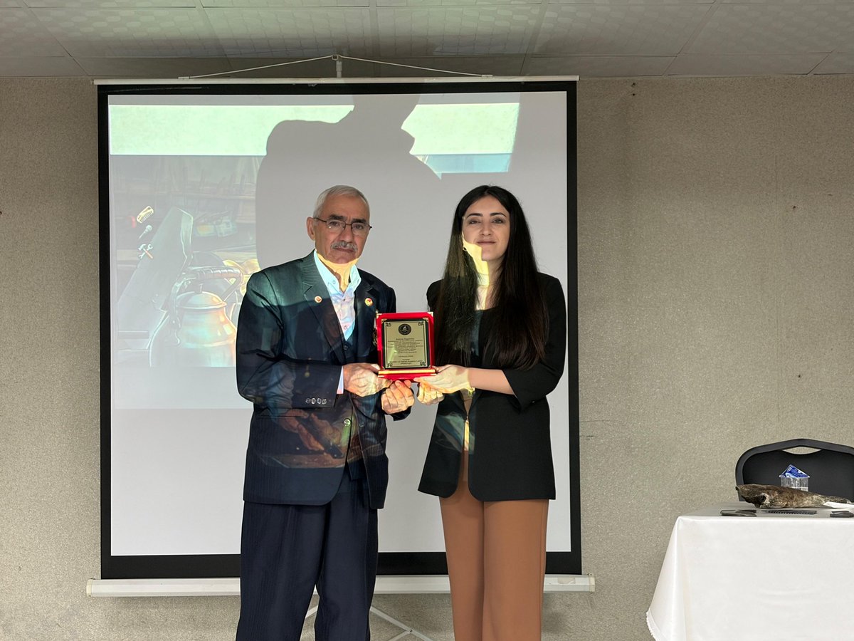 Aybasti_Ordu's tweet photo. Aybastı Mesleki ve Teknik Anadolu Lisesi koordinesinde ‘Kültürümüzde İz Bırakanlar’ projesi kapsamında kemik tarak ustası Gazimiz Sn. Temel İbiş tarafından söylesi programı düzenlendi. https://t.co/KOchWMcxii