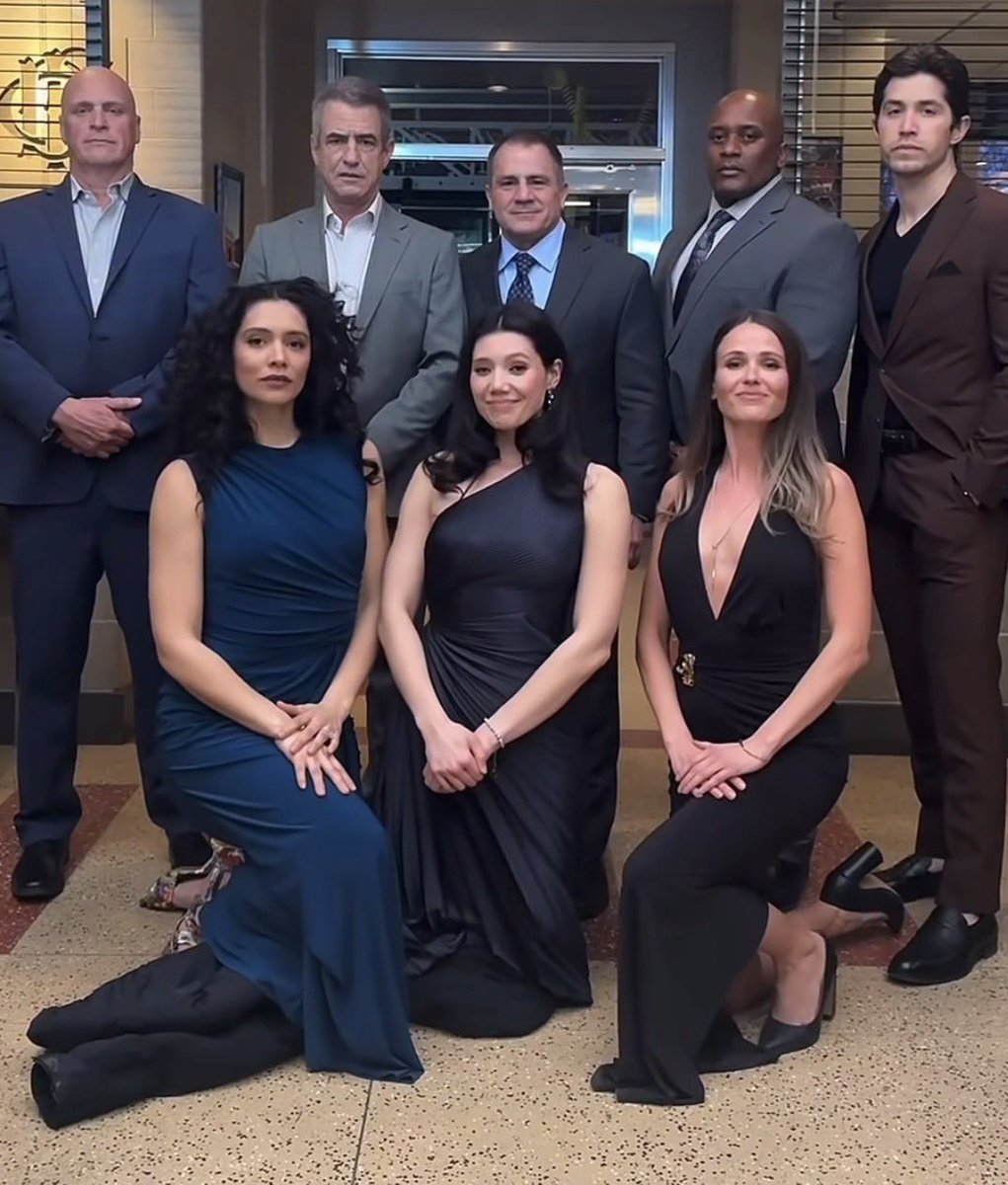 THEmaggiewarren's tweet photo. The 51 girlies stay slaying hard 😍😍😍🔥🔥🔥👑👑👑🫶🏻🫶🏻🫶🏻

#ChicagoFire https://t.co/i5GTiKk7rI