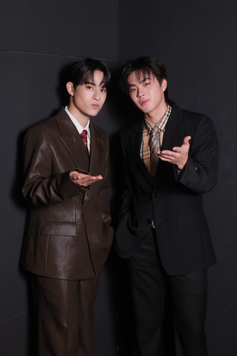 monchermine's tweet photo. BarcodeKin's first event is SOLD OUT this is just the first step because you will be so successful my babies 😭😭❤️🩵

#BarcodeKin #barcodetin #kinthanachai https://t.co/cmAqMKQ5Xi