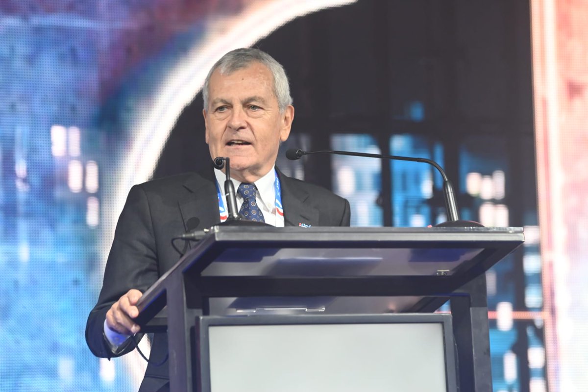 CChC_Chile's tweet photo. ¡Arrancamos la segunda jornada de la Semana de la Construcción 2026!🏗️El presidente de la CChC, Alfredo Echavarría, nos entrega sus palabras de bienvenida para abrir los debates de hoy. ¡Conéctate y sé parte de la conversación! 🇨🇱 🔗https://t.co/dwGrPESaq3 https://t.co/6jAnXg2cNO