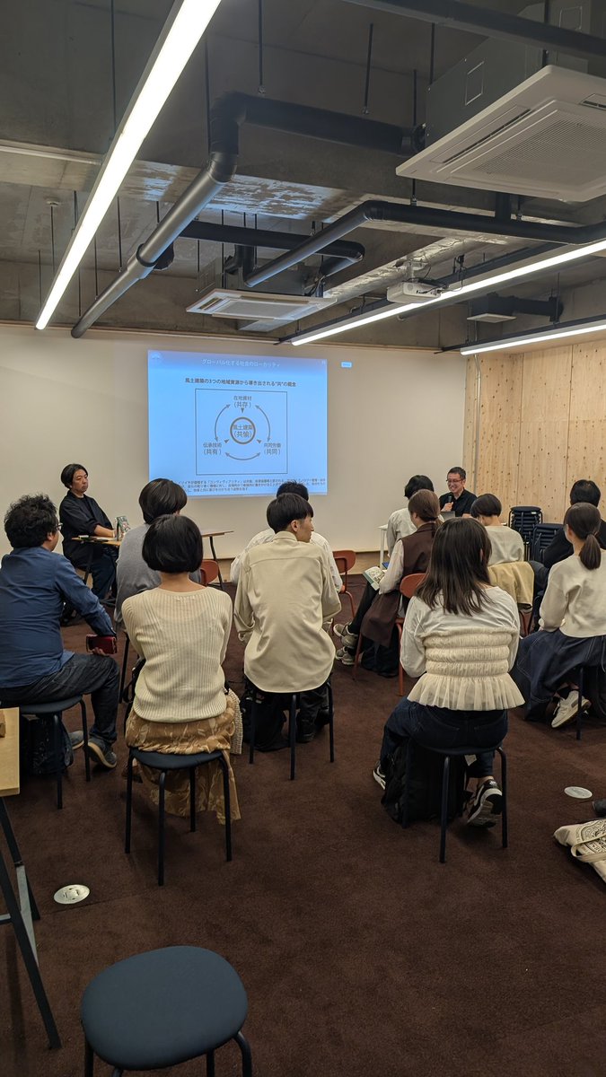 yanagislab's tweet photo. 小林広英先生の「風土建築を作る旅」出版記念、風土建築の未来を語る会に参加してきました！神戸学院大社会学の松村淳先生との対談で、風土建築の成立に必要な要素、そこに至るまでのプロセスについての裏側が沢山聞けてとても刺激を受けました。(西)
 #小林広英  #風土建築をつくる旅  #松村淳 https://t.co/VbcNNgSXMP