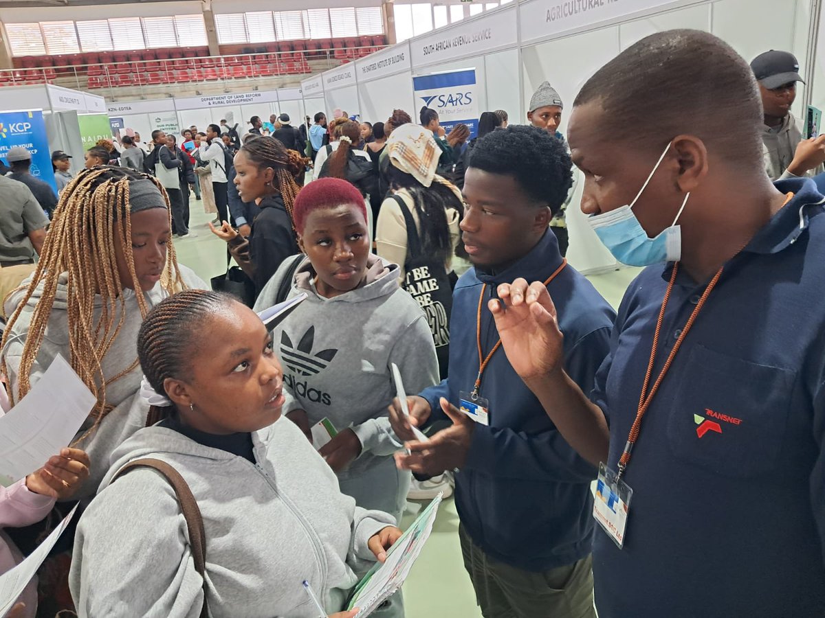 TE_Transnet's tweet photo. With interactions that are going to shape the minds of these future leaders, our employees provided detailed information about our organisation, our products &amp; services, and various available programs that they can participate in currently, and after completing their studies. https://t.co/zUjHRr8FhD