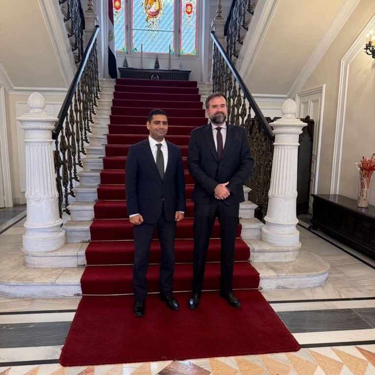 IOMGREECE's tweet photo. 🇬🇷🤝🇪🇬 #IOMGreece Deputy Chief of Mission Jeremy MacGillivray met with Egypt’s Consul in Greece George Kalliny to exchange views on strengthening #collaboration and supporting #migrants wishing to #return 🏠 #safely and with #dignity. https://t.co/mDHybBk5mF