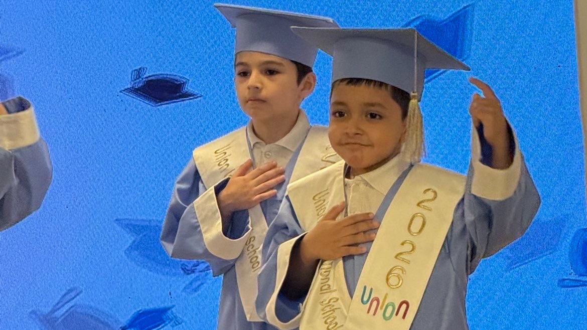A25zi's tweet photo. عبدالعزيز افضل خريج ذا السنة 🐣🎓 https://t.co/copM2Wt6EK