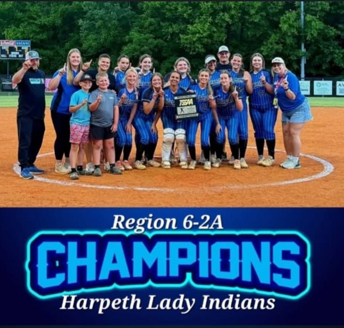 TaylorRiley2028's tweet photo. WE DID IT!!! HHS are the TSSAA Region 6 2A Champions! https://t.co/VNzOkEIPf6