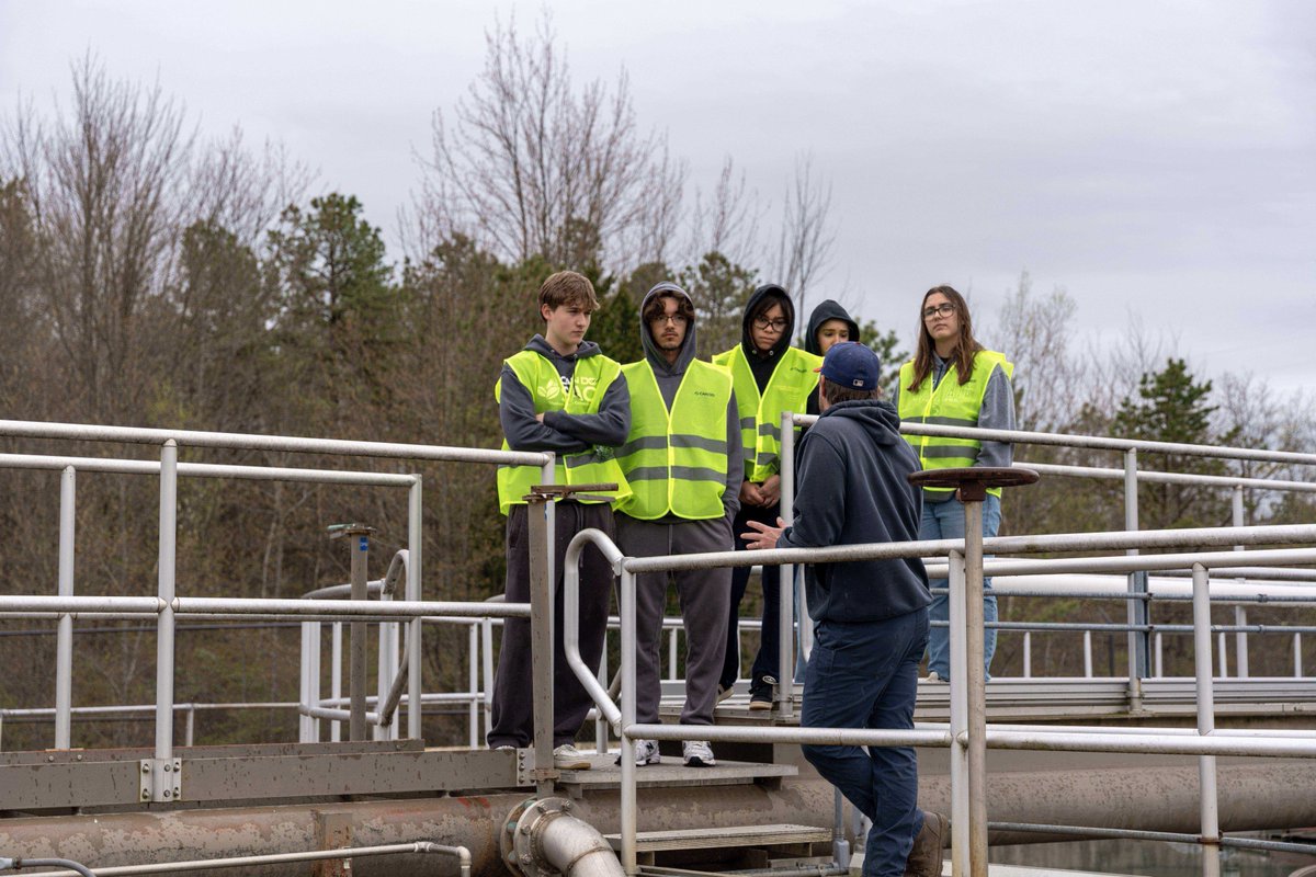 hazletoncando's tweet photo. Our Student Action Committee recently toured our wastewater treatment facility in Humboldt Industrial Park!

Students learned how water is processed and the impact of the treatment plant has for our industries.

Thank you to our staff, Raiana Nichols and Daniel Bove for the tour! https://t.co/S1p9cHh8XK