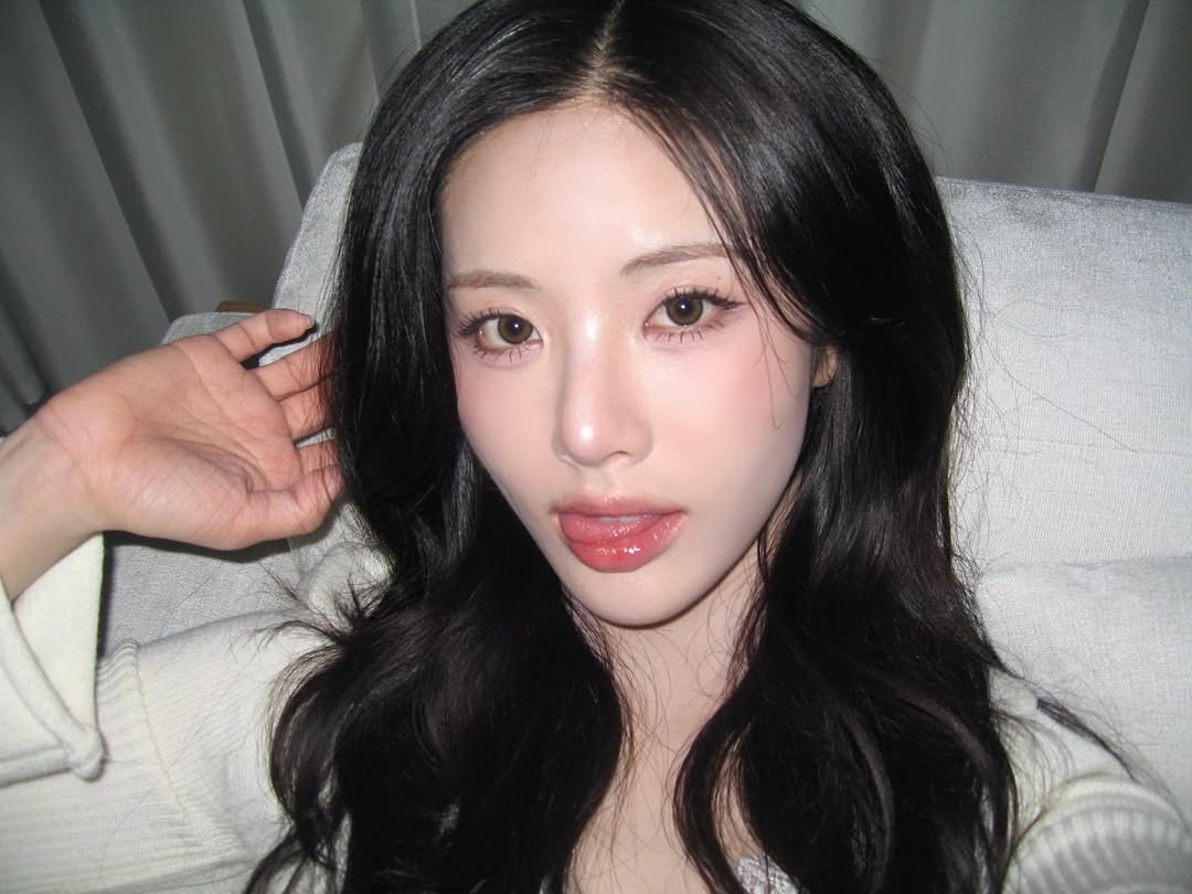 Jiwon (1998). tweet media