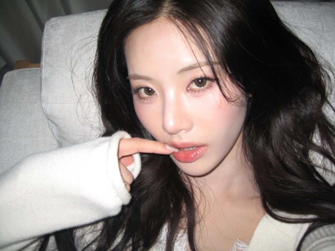 Jiwon (1998). tweet media