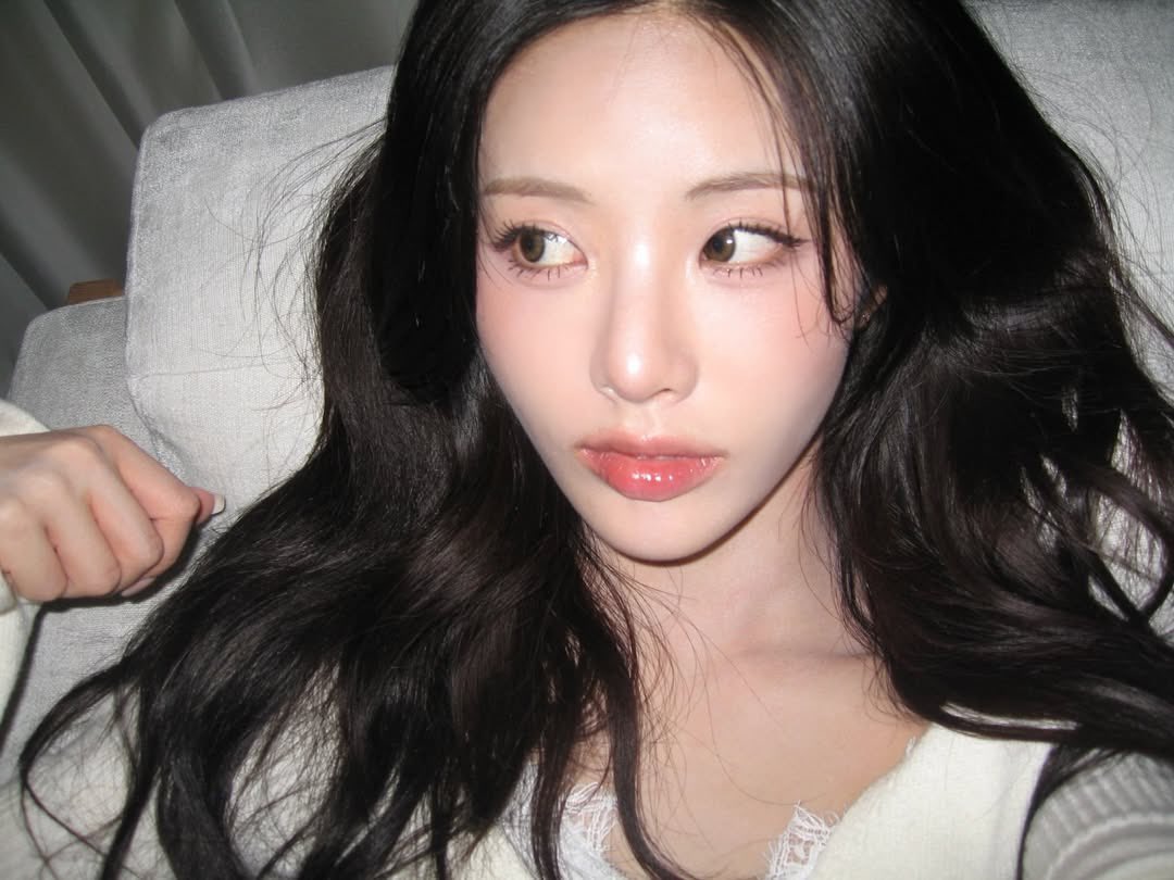 Jiwon (1998). tweet media