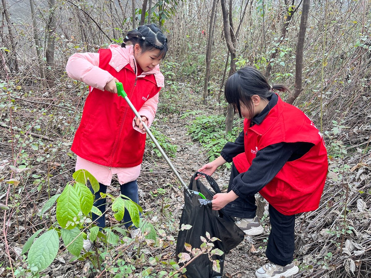 Mathieu27071965's tweet photo. Come join our Campus Eco-Club's Tree-Planting Day this Saturday at 9 AM by the West Lake! Bring gloves u0026 let's green our campus together 。 https://t.co/ut6hXmbAvI