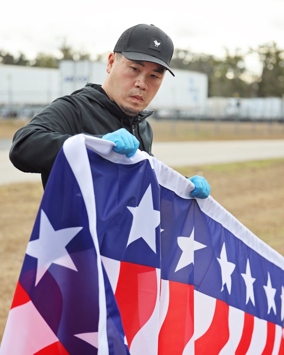 BuildAFlag's tweet photo. Fast shipping, reliable quality, and expert craftsmanship—trust the USA flag specialists at https://t.co/EAH6BrkF0j for custom flags that stand out. #FlagExpert #USAPrinted #BuildAFlag https://t.co/JFgEaPaKCX