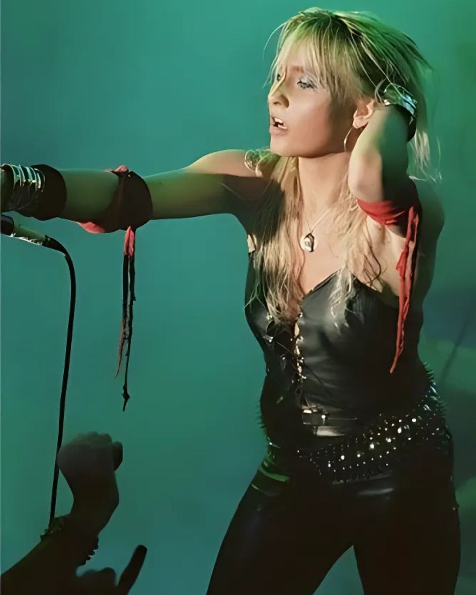 DORO tweet media