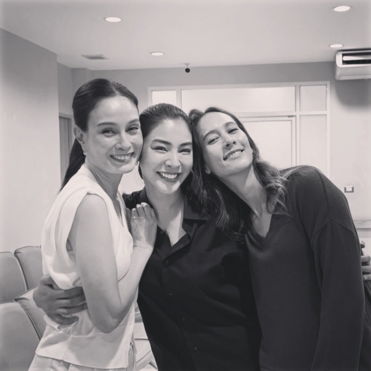 Shie101494's tweet photo. 🥹🥹🥹
 #ฝ้ายพีรญา #FayePeraya
#Saitharn #Weiling #Arisa 
#Apasiri #Yarinda
#BrokenOfLoveTheSeries https://t.co/msX8aAOqHF