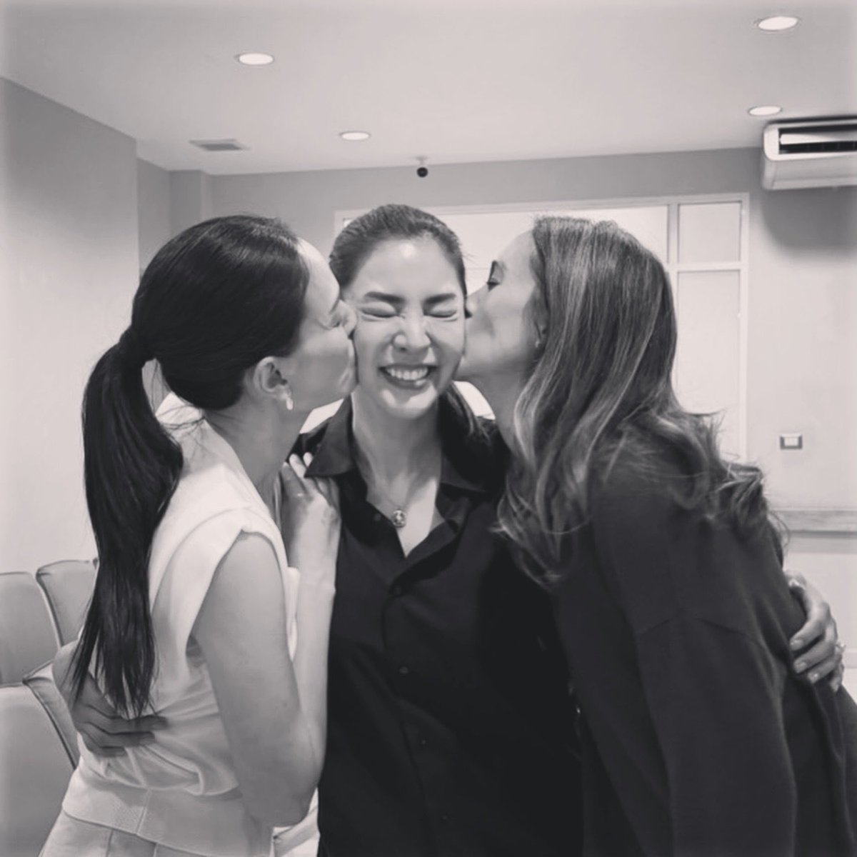 Shie101494's tweet photo. 🥹🥹🥹
 #ฝ้ายพีรญา #FayePeraya
#Saitharn #Weiling #Arisa 
#Apasiri #Yarinda
#BrokenOfLoveTheSeries https://t.co/msX8aAOqHF