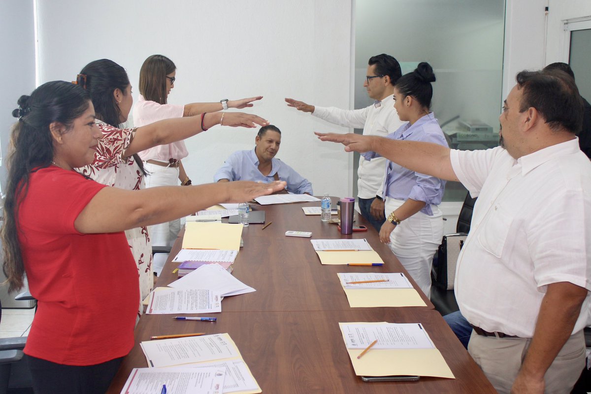SMDIFCentro's tweet photo. De igual forma, se tomó protesta a los nuevos miembros de nuestro subcomité, quienes refrendaron su compromiso para llevar a cabo los trabajos del mismo. 

#HonestidadYResultados https://t.co/UXSw6MZqWV