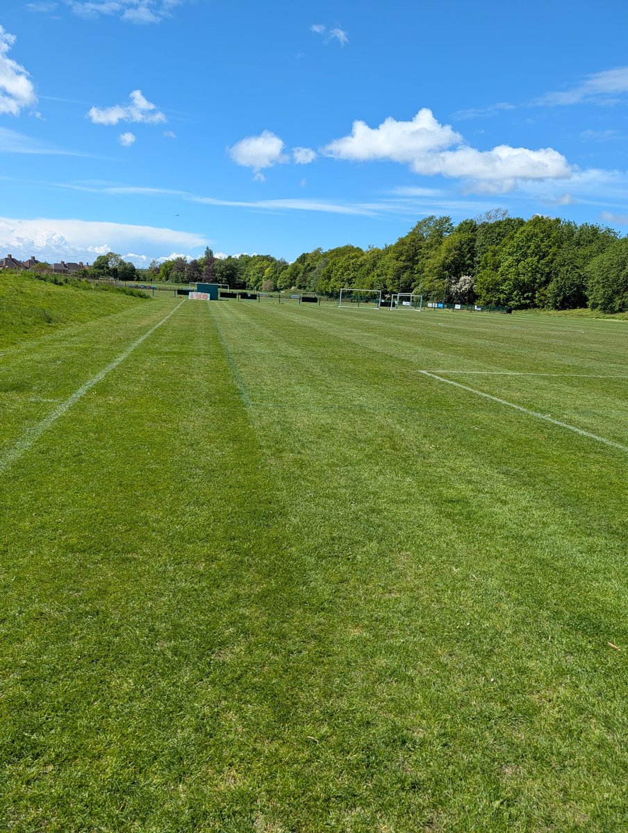 afc_knowsley's tweet photo. @_MYFL The pitches are ready and  looking outstanding for this time of the year. Huge credit to our groundsman Dave. We are looking forward to seeing all the teams making memories. 

Enjoy all, we only want to see smiles. 😁😁

🔵⚫️🔵⚫️🔵 https://t.co/hxHJSzX0TV