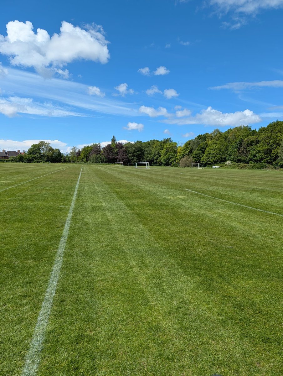 afc_knowsley's tweet photo. @_MYFL The pitches are ready and  looking outstanding for this time of the year. Huge credit to our groundsman Dave. We are looking forward to seeing all the teams making memories. 

Enjoy all, we only want to see smiles. 😁😁

🔵⚫️🔵⚫️🔵 https://t.co/hxHJSzX0TV