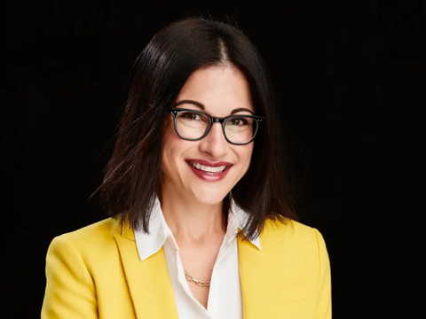 AlamoCapital's tweet photo. Career coach Andrea Wasserman advises leaders to use AI to improve their competitive edge at work. She suggests enhancing your communication by simplifying complex ideas for varied audiences with an AI tool. Professionals can also b https://t.co/R7y7ShN8fX https://t.co/3kJoHCT4BX