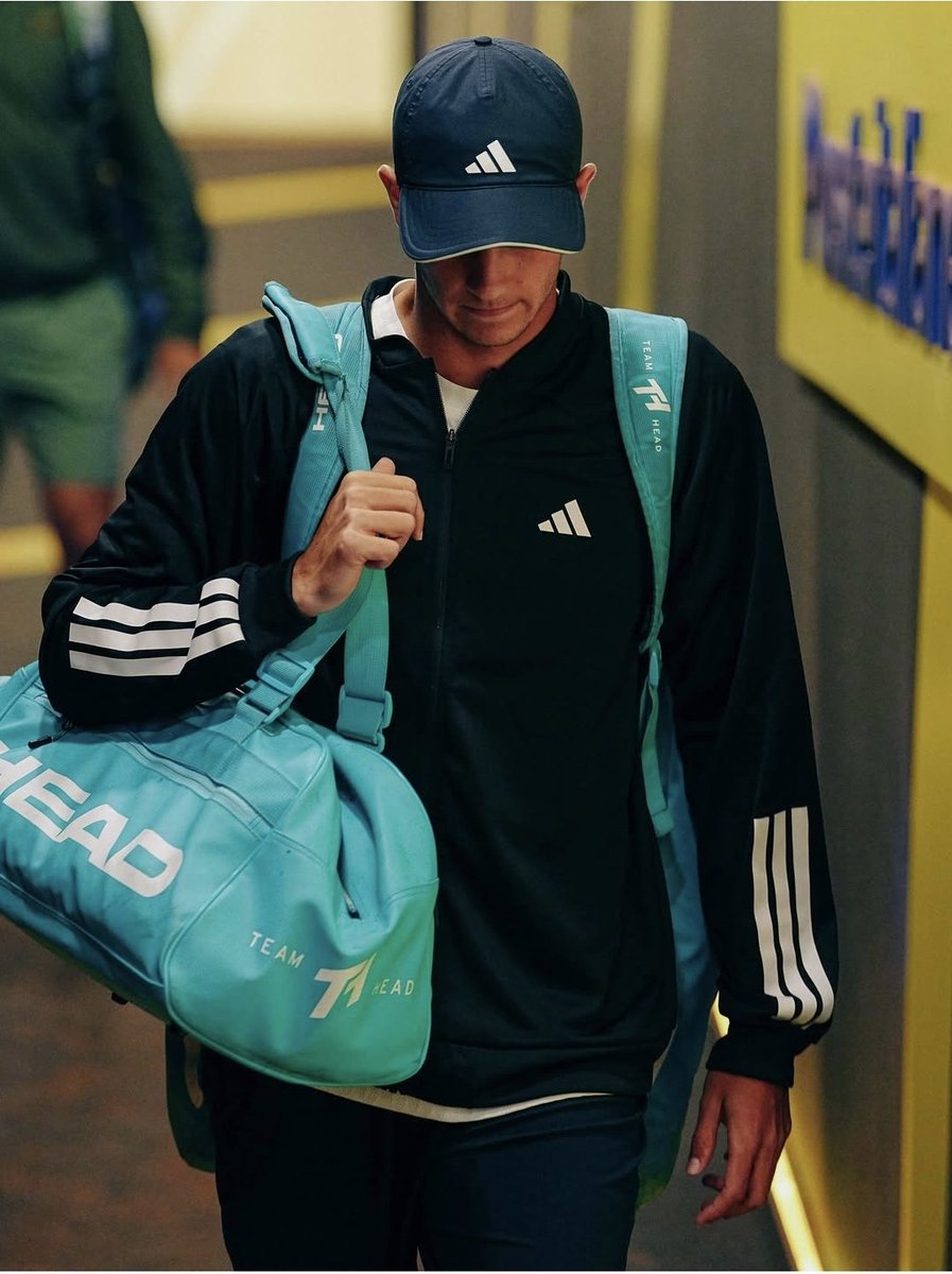 RafaJodarTenis's tweet photo. Lo de Jódar en Roma deja cosas muy positivas.

Vuelve a demostrar personalidad y capacidad para competir al máximo nivel.
Y sus rivales lo siguen reconociendo. Sinner lo hizo en Madrid y ahora Darderi, tras ganarle, dijo que Rafa es “un monstruo” y que tiene “un futuro increíble” https://t.co/EKgYAaGOvg