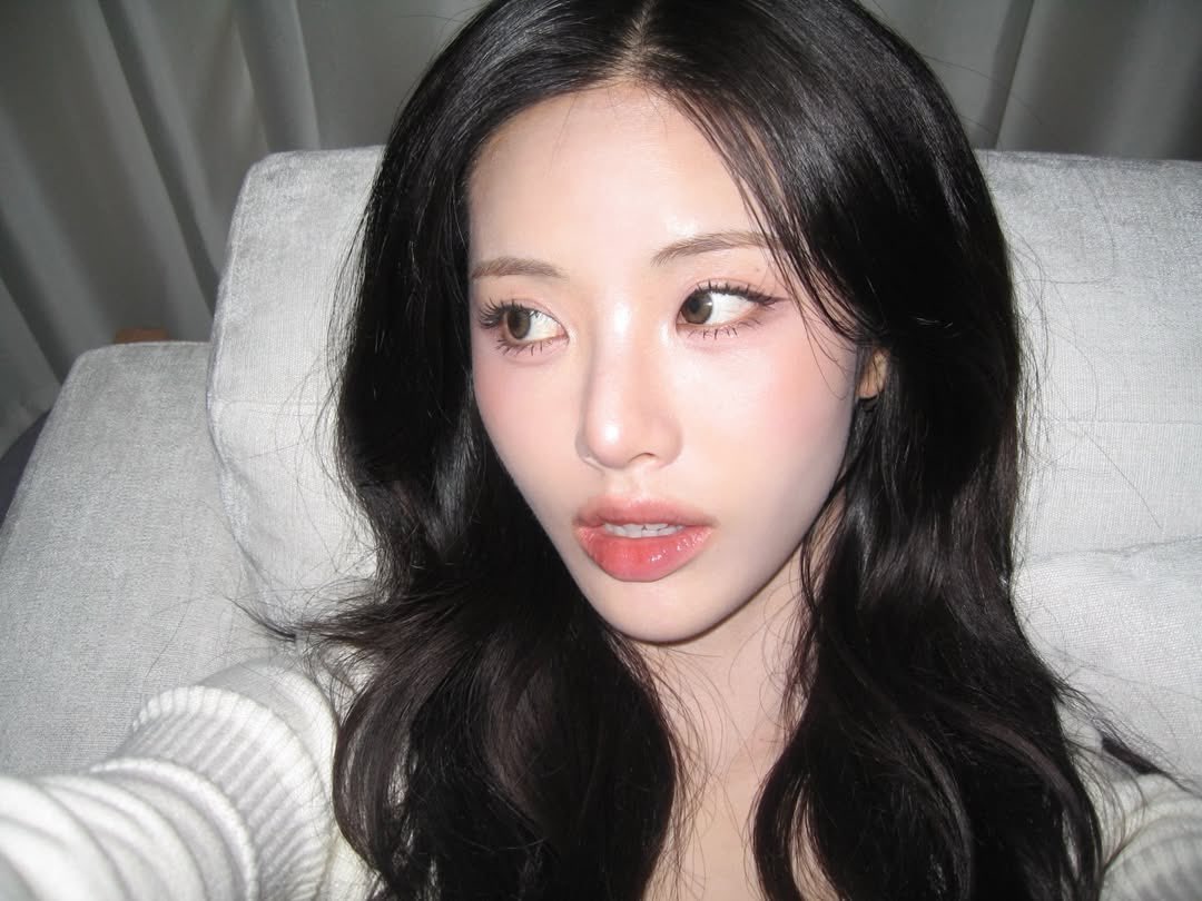 Jiwon (1998). tweet media