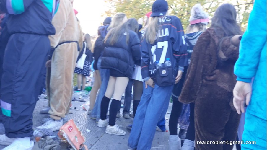 RealDroplet's tweet photo. Vid Code A0004: This girl just totally pissed her jeans, trying to hide it pretending to be normal

https://t.co/BrDAn3ermF
Want more unstaged real-life pee desperation/wetting? Contact realdroplet@gmail.com

#pee #desperation #omorashi #wetting #accident #お漏らし #尿急 #尿裤 https://t.co/QO3I4cey2B