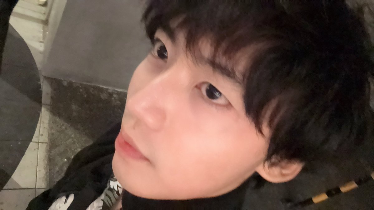 Vinyunn's tweet photo. 🤷🏻 https://t.co/swVOOpMW4Z