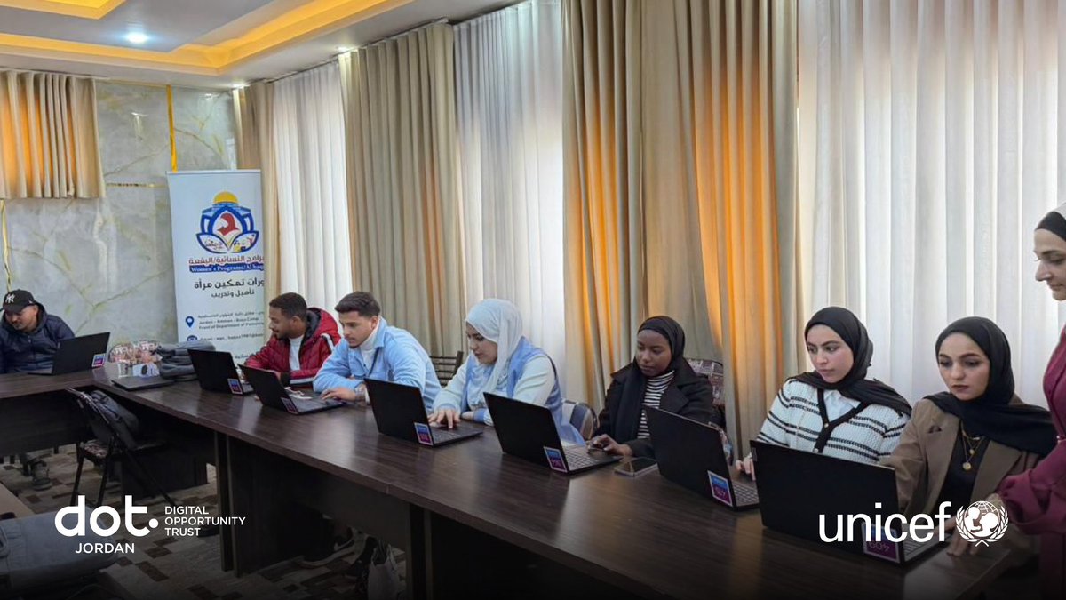 DigitalOppJO's tweet photo. لقطات من تدريب بناء وتصميم المواقع التجارية الإلكترونية في عمان. نجح ٤٩  شاب وشابة في اتمام التدريب، وتم تنفيذ هذا التدريب ضمن برنامج المهارات الرقمية لمستقبل أفضل، المدعوم من @UNICEFJordan 

#youthempowerment #unicef #dotyouth https://t.co/9e5IKdi6XC