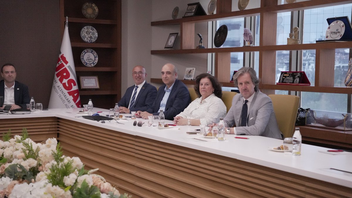 tursaborgtr's tweet photo. IATA APJC (Agency Programme Joint Council) Türkiye Toplantısı, 12 Mayıs 2026 tarihinde Birliğimizin ev sahipliğinde TÜRSAB Genel Merkezi’nde gerçekleştirildi.

Konsey üyesi Havayolu temsilcileri ve seyahat acentaları temsilcilerinin katılımıyla düzenlenen toplantıda; havayolu taşımacılığı ile seyahat acentacılığı sektörü arasındaki iş birliği süreçleri, sektörel gelişmeler ve güncel uygulamalar değerlendirildi. Toplantıda ayrıca sektör paydaşlarının karşı karşıya bulunduğu güncel sorunlar ele alınarak çözüm önerileri üzerine görüş alışverişinde bulunuldu; karşılıklı koordinasyonun ve iş birliğinin güçlendirilmesine yönelik değerlendirmeler yapıldı.

Katılım sağlayan tüm sektör temsilcilerine katkıları ve değerli görüşleri için teşekkür ederiz.