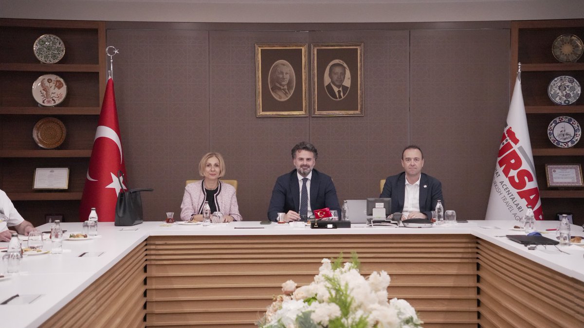 tursaborgtr's tweet photo. IATA APJC (Agency Programme Joint Council) Türkiye Toplantısı, 12 Mayıs 2026 tarihinde Birliğimizin ev sahipliğinde TÜRSAB Genel Merkezi’nde gerçekleştirildi.

Konsey üyesi Havayolu temsilcileri ve seyahat acentaları temsilcilerinin katılımıyla düzenlenen toplantıda; havayolu taşımacılığı ile seyahat acentacılığı sektörü arasındaki iş birliği süreçleri, sektörel gelişmeler ve güncel uygulamalar değerlendirildi. Toplantıda ayrıca sektör paydaşlarının karşı karşıya bulunduğu güncel sorunlar ele alınarak çözüm önerileri üzerine görüş alışverişinde bulunuldu; karşılıklı koordinasyonun ve iş birliğinin güçlendirilmesine yönelik değerlendirmeler yapıldı.

Katılım sağlayan tüm sektör temsilcilerine katkıları ve değerli görüşleri için teşekkür ederiz.