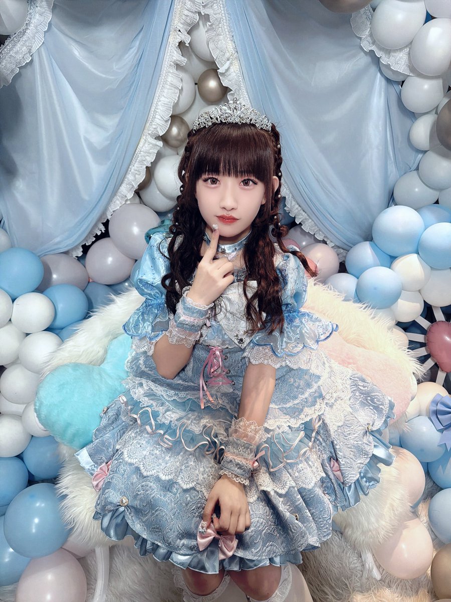 あんじゅらです。 ティアラが落ちるから下は向かないの
