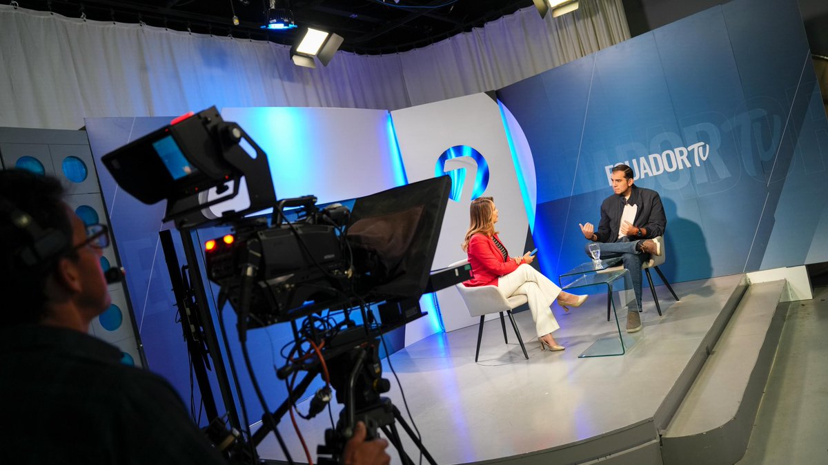MinTrabajoEc's tweet photo. En entrevista con @EcuadorTV, el ministro @haburbano habló sobre los avances del programa Compromiso por el Empleo, que proyecta generar 160.000 plazas laborales este año, de las cuales 65.000 ya cuentan con personas vinculadas. #ElNuevoEcuador https://t.co/puvlxRPHga