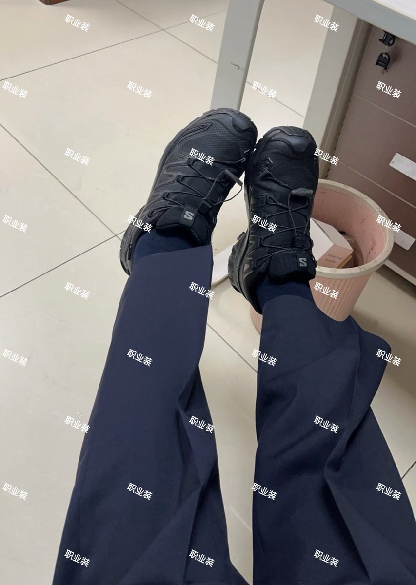 职业装 tweet media