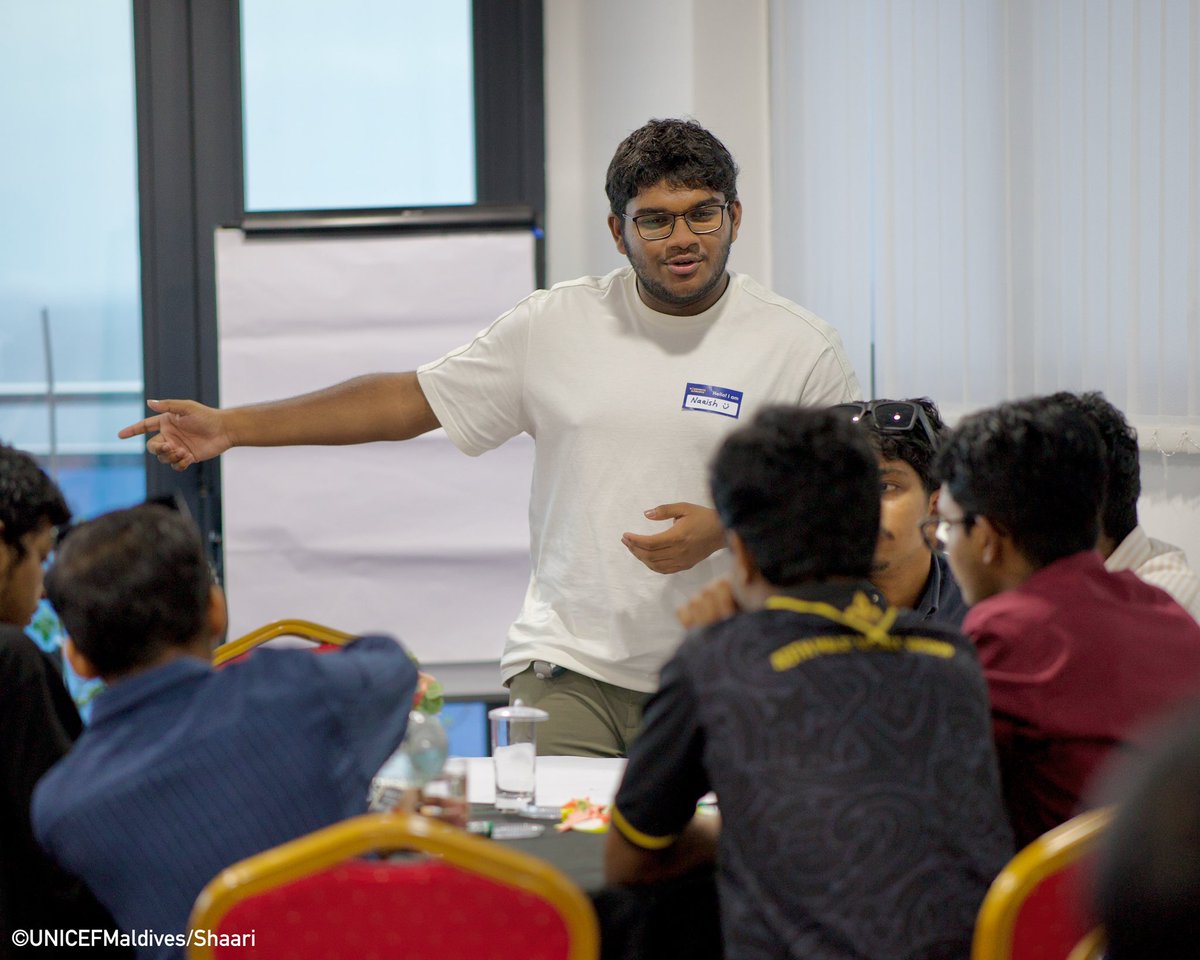 UNICEFMaldives's tweet photo. 📷 #Udhuhilan session in collaboration with @PensionOffice, exploring how financial literacy can help reduce vulnerability to domestic violence and encourage young people to build safer, secure &amp; more independent futures.

#Rakkaatheri 
@FPAMaldives https://t.co/m7X5RnTsIU