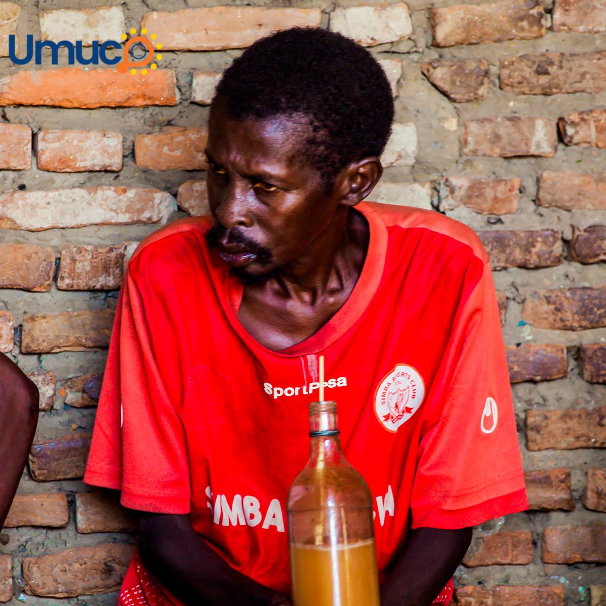 Umucomedia's tweet photo. 🇧🇮 Le gouvernement durcit les mesures sur l’hygiène et la salubrité publique. Le @MininterInfosBi Léonidas Ndaruzaniye annonce des sanctions dès les deux prochaines semaines contre les citoyens, commerces, églises et lieux publics ne respectant pas les règles de propreté. https://t.co/Hyp2HqzxtG