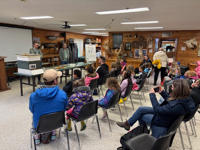 bloomfieldcsd's tweet photo. Last week, our 2nd graders visited Tinker Nature Park to learn about local ecology by walking the trails and learning about honeybee biology. They got up close to animals they hadn't seen before and everyone came away with more knowledge about our ecosystem. 🐝🌲🌞

#BCSProud https://t.co/u2p1FP0M87