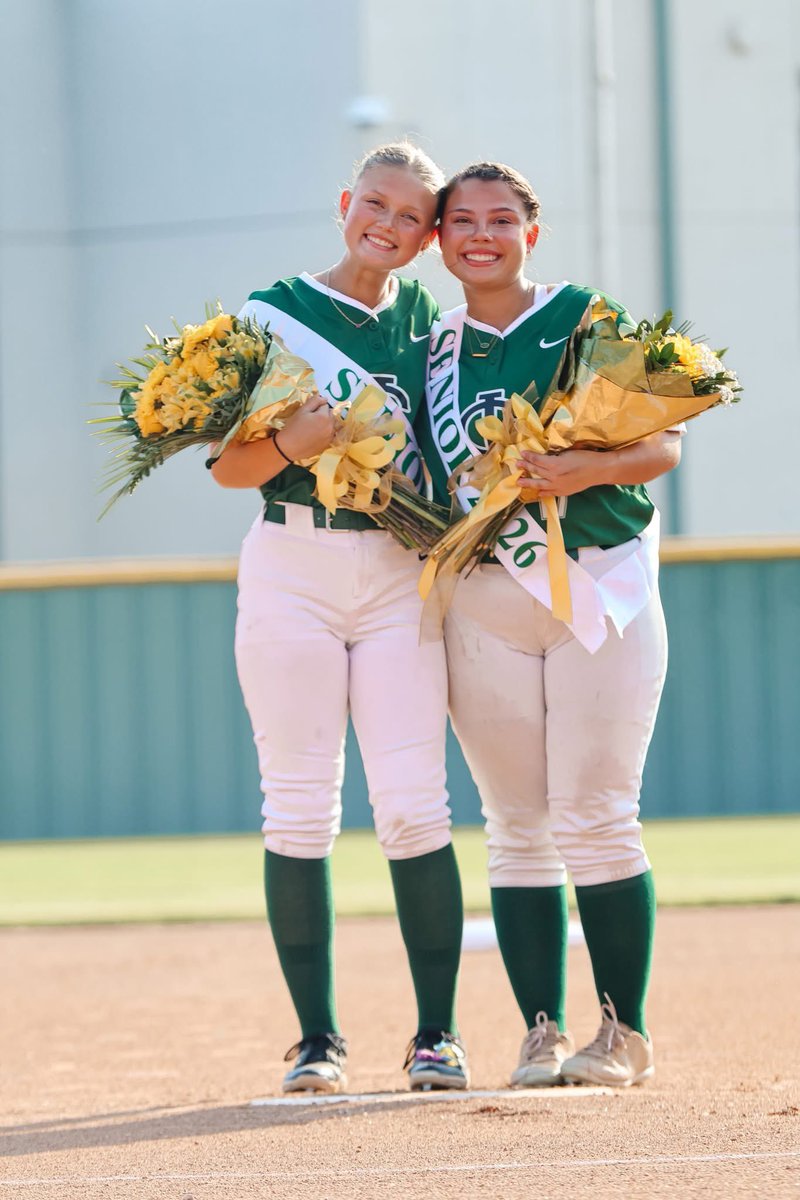 k2csoftball's tweet photo. Today is the day! Wishing you success and happiness as you begin your next chapter. We are so very proud of you! Congratulations, Seniors! 🎓 https://t.co/kwYXoeTaSK