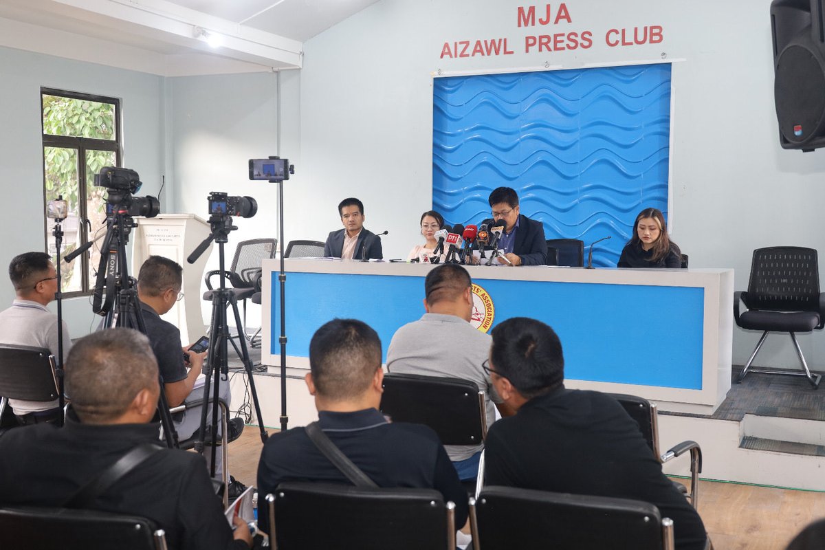 ceomizoram's tweet photo. Vawiin chawhnu dar 3 khan Aizawl Press Club-ah Press Conference kovin Dr. Lalrozama, Chief Electoral Officer chuan Mizoramah bik taka electoral roll ennawnna Special Intensive Revision (SIR)  neih tur a nih tur thu a puang a ni. https://t.co/5ZfTvgasX3