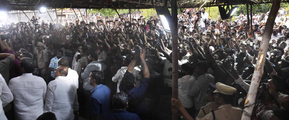 YsrcpRepalle's tweet photo. తాడేపల్లి

వైఎస్సార్సీపీ కేంద్ర కార్యాలయంలో మాజీ ముఖ్యమంత్రి, వైఎస్సార్‌సీపీ అధినేత శ్రీ వైయస్‌ జగన్‌ గారి సమక్షంలో వైఎస్సార్సీపీలో చేరిన కాంగ్రెస్‌ సీనియర్‌ నేత మోపిదేవి శ్రీనివాసరావు గారు (రేపల్లె), పలువురు ముఖ్య అనుచరులు. https://t.co/FwFxIhXKFz