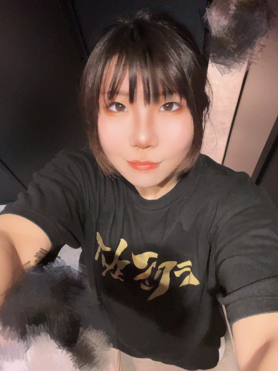 づめ tweet media
