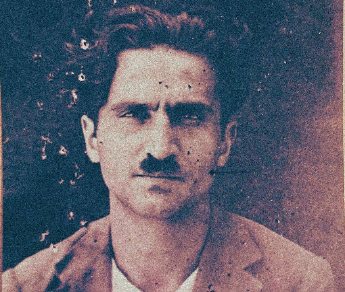 ultras_antifaa's tweet photo. Today is the birthday of Palestinian communist Najati Sidqi. Sidqi was born on May 15, 1905. He was one of the first members of the Palestinian Communist Party (PCP) and fought against fascists during the Spanish Civil War.

Between 1925 and 1928, he was sent by the Comintern to study at the Communist University of the Toilers of the East (KUTV) in Moscow. There he met his Ukrainian Jewish wife, Lutka. After returning to Palestine, he was elected to the party’s central committee and was arrested by the British Mandate authorities because of his anti-colonial activities, spending two years in prison.

One of the most remarkable periods of Sidqi’s life was the Spanish Civil War. In 1936, he was sent to Spain by the Comintern. His main mission was to carry out anti-fascist propaganda among the Moroccan soldiers brought to fight on General Franco’s side against the Republicans, and to try to convince them to join the Republican side. Working mainly from Barcelona, he wrote pamphlets in Arabic and planned radio broadcasts.

During World War II, he wrote anti-fascist books and articles arguing that Nazism and Islam were completely incompatible and opposed to one another. In his later years, he worked as a journalist in Beirut, Damascus, and Cyprus, and translated classic authors such as Pushkin and Chekhov into Arabic.

He died in exile in Athens in 1979.