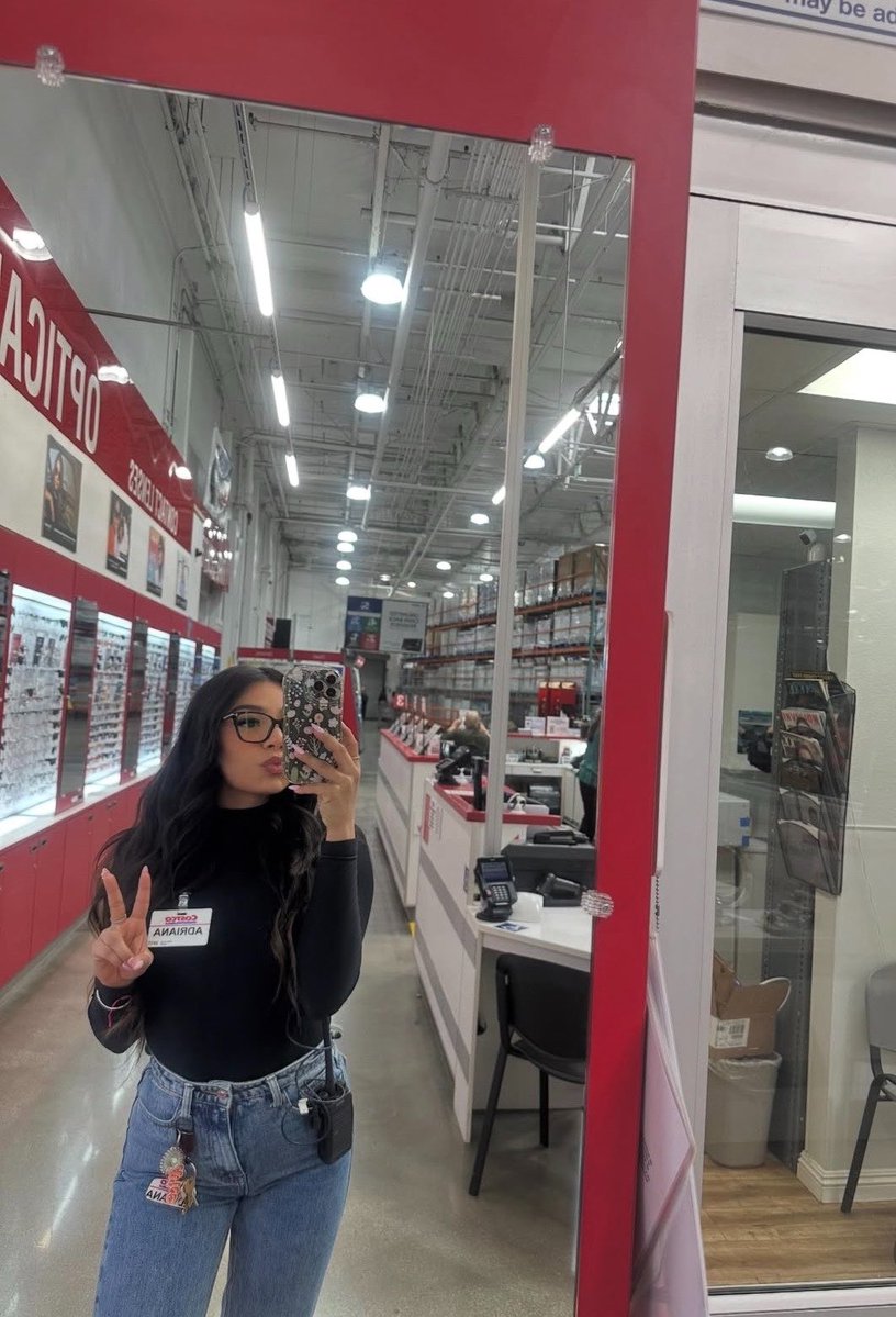Adrianna tweet media