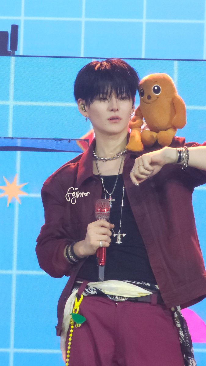happy birthday my yoshi! ˃ᗜ˂ ⦮ ⦯ = ( • . • ) = / ⟆tung tung