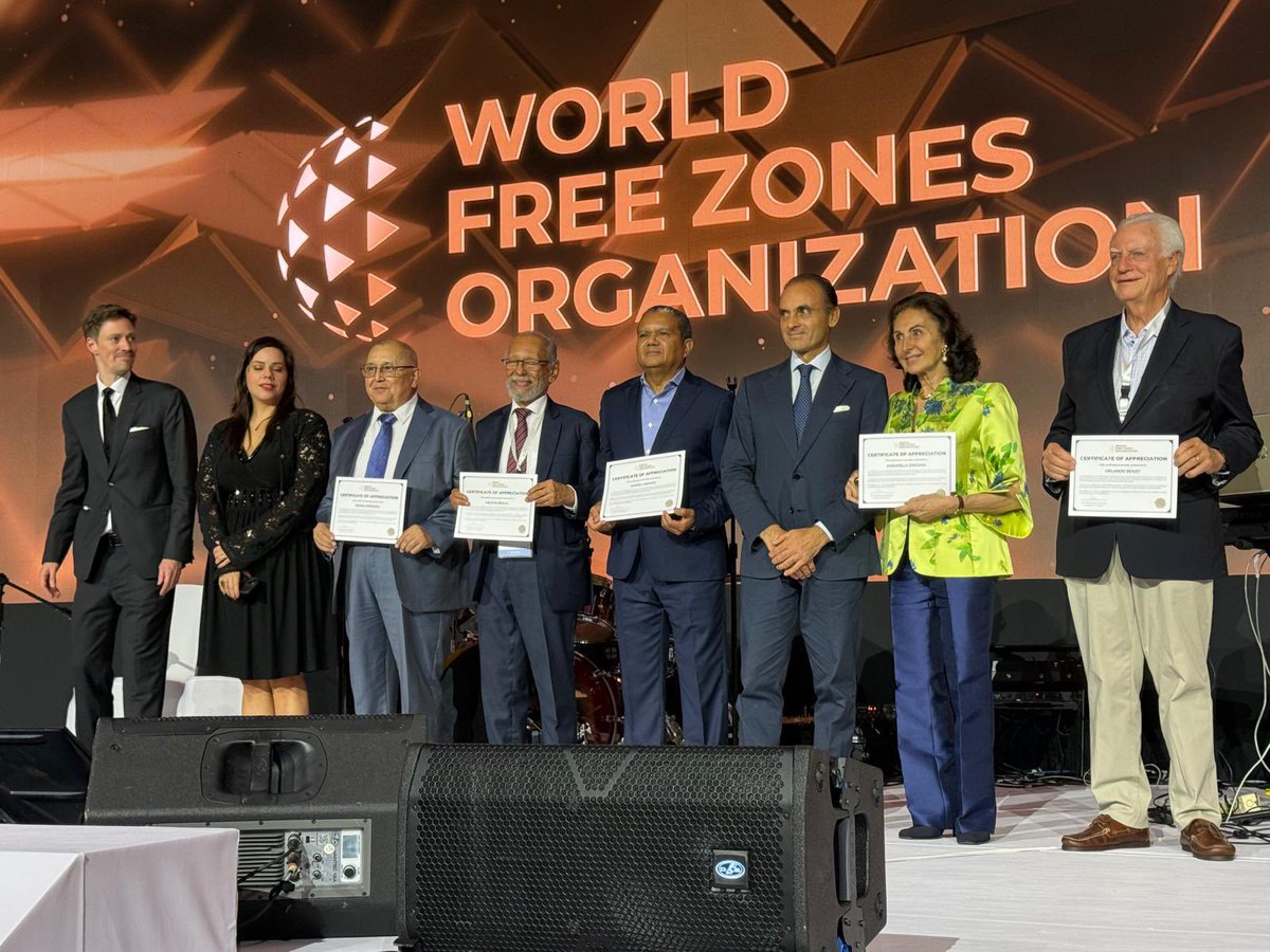 czfuy's tweet photo. Desde la Cámara de Zonas Francas del Uruguay #CZFUY felicitamos al Cr. Orlando Dovat por el reconocimiento otorgado por la World Free Zones Organization #WFZO a su trayectoria y valiosa contribución al régimen de Zonas Francas.

¡Felicitaciones, Orlando! 👏🏻🇺🇾 https://t.co/M2GA2siD15